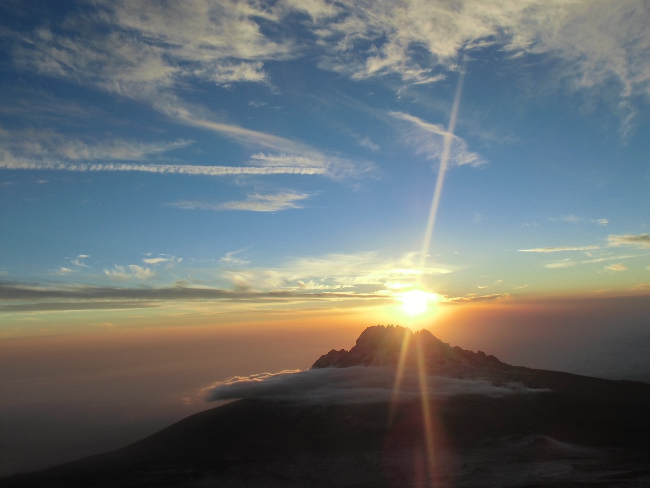 group joining climbs kilimanjaro